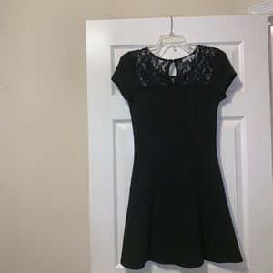 BLACK ALINE DRESS WITH LACE DETAILS